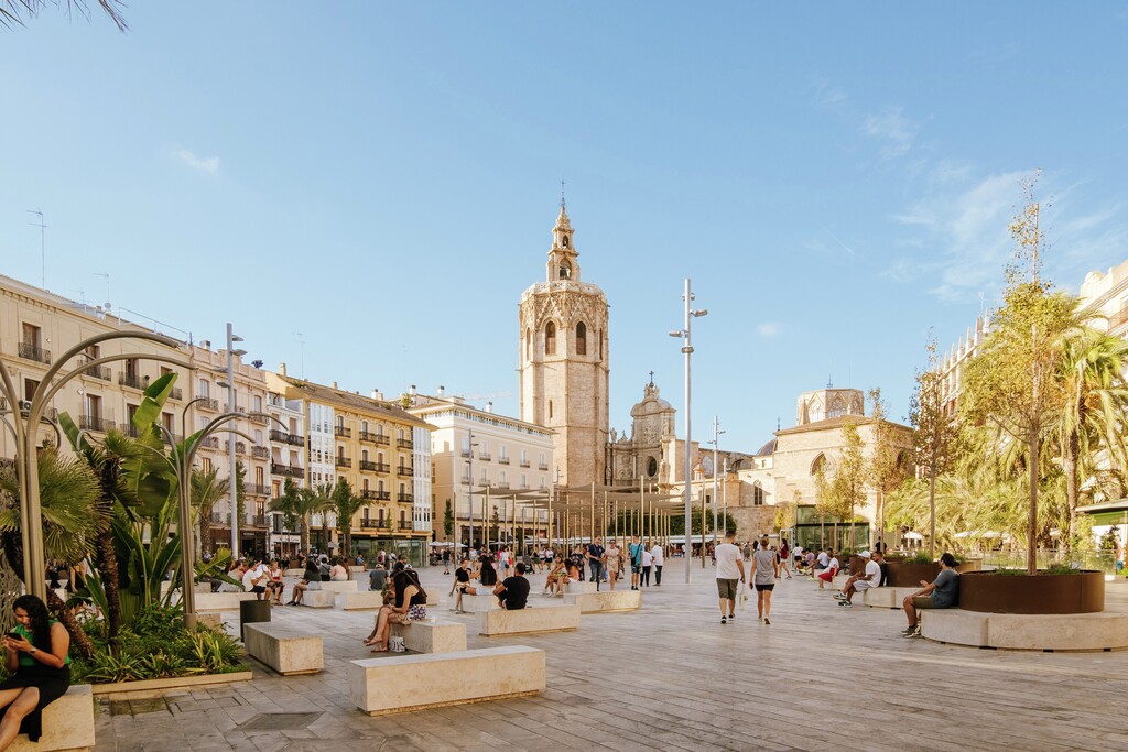 Die Plaza De La Reina Wird Als Fu g ngerzone Wiederer ffnet Die Plaza De La Reina Wird Als Fu g ngerzone Wiederer ffnet